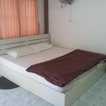 Baan Kanlaya Chonburi Esterno foto